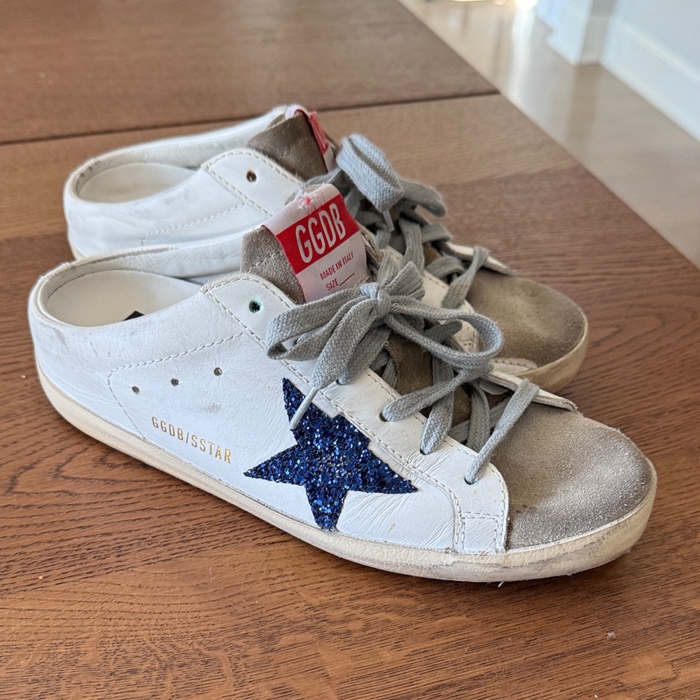 Super-Star Sabot with a blue glitter star and suede tongue